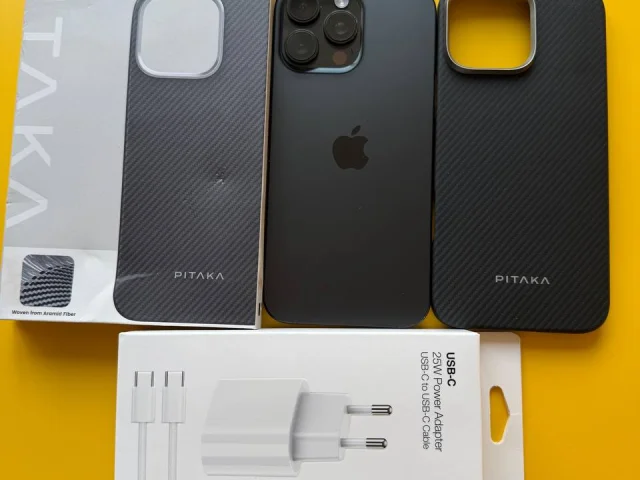 Фото: Айфон 16 Pro Max(256) акб 92% Цена 61тыс. Комплект с ориг чехлом Pitaka, блок и шнур Apple. Без коробки. Донецк. Без обм
