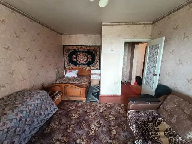 Фото: Квартира от собственника. Продам 1-комн квартиру г.Горловка, ж/м Комсомолец, ул.60лет СССР 41, 6й этаж, 37м² с нишей и к