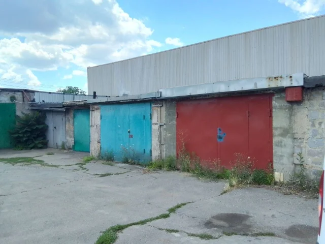 Фото: Продается благоустроенный гараж с ямой поул.Матросова, 7а, документы готовы, цена 600000. Тел. ;