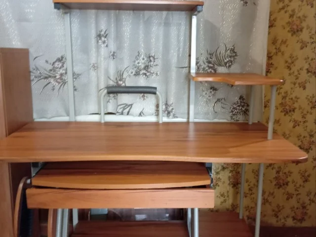 Фото: Продам компьютерный стол.3000₽.Луганск