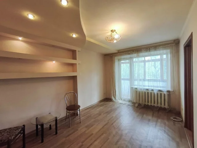 Фото: Продам 2-ком квартиру, Остапенко 56, 2/5, 44 кв.м., в отличном жилом состоянии. Заменены все коммуникации, проводка медн