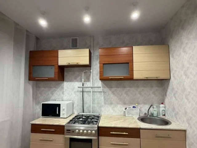 Фото: Сдаю однокомнатную квартиру 48 м² этаж 4/9. город Донецк, Куйбышевский район, ориентир ДК Куйбышева