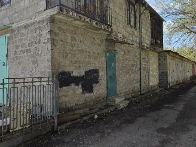 Фото: Продам тройной двухэтажный гараж (общая площадь двух этажей 180 м. кв.) в гаражном кооперативе "Стрела-2" г.Луганск Вост