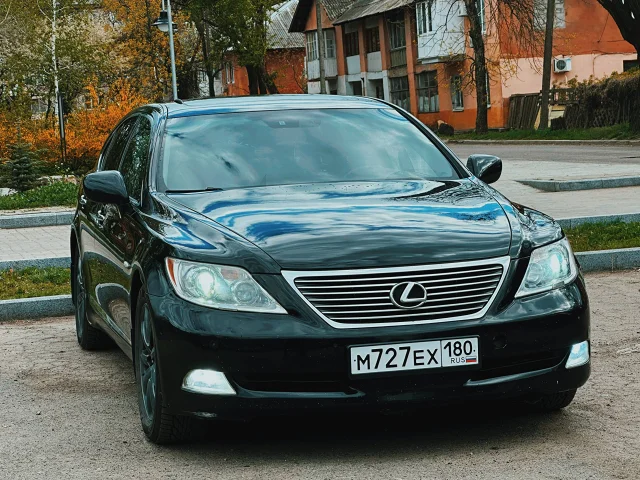 Фото: Lexus LS460, 2008 г