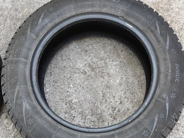 Фото: 🚗❄️ Продам 2 зимние шины Ovation W-586