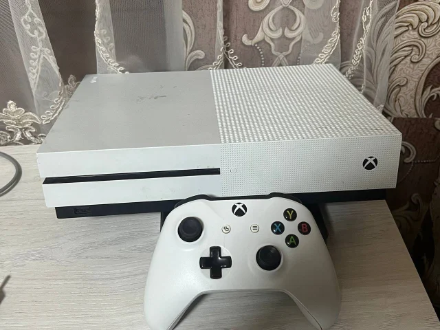 Фото: Продам Xbox One s 512 полностью рабочая с подпиской