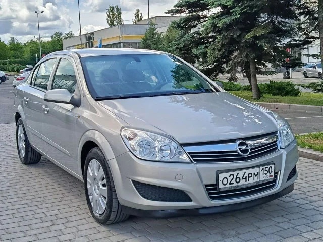 Фото: Opel Astra 1.6 MT 2008
