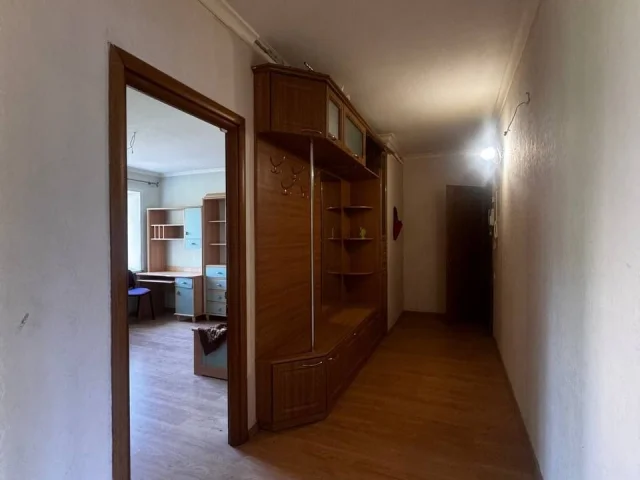 Фото: ‼️Продам просторную светлую 3к. крупногабаритную квартиру общ.пл. :⭐️96.4.кв.м. на пятом этаже пятиэтажки ⭐️с кухней 16.