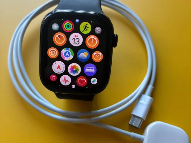 Фото: Apple Watch 10(46 ml) акб 94%.Отличное состояние.Донецк. Без обмена.Комплект на фото. Цена 16 тыс рублей