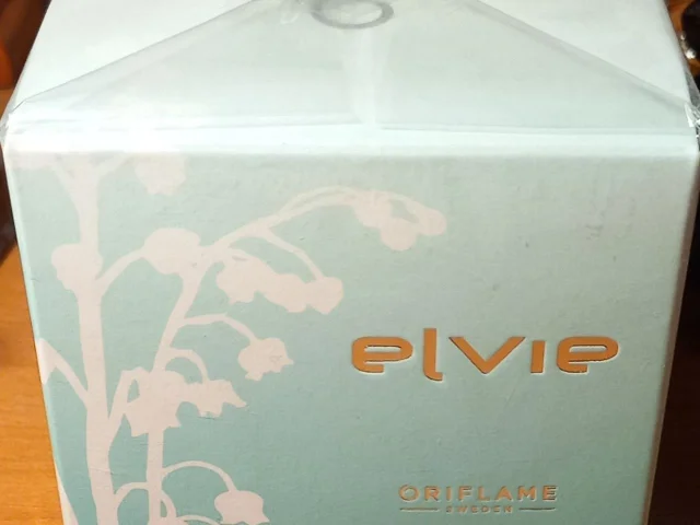 Фото: Продам в упаковке женскую туалетную воду "Elvie"