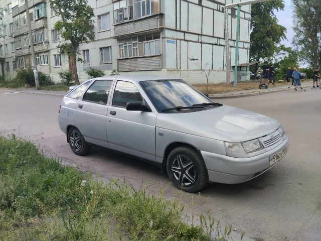 Фото: Продам Ваз год, с документами полный порядок.Авто на уверенном ходу ,мотор 1,6.Находится в Мелитополе. Цена 250.000 тыс 