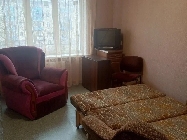 Фото: Продам 1-комнатную гостиного типа квартиру Левый берег.Проспект Победы 103