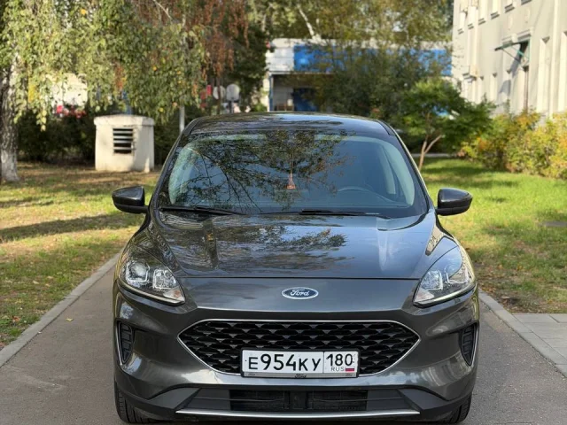 Фото: Ford Escape SE