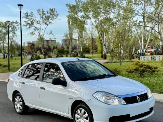 Фото: Renault Symbol 2010