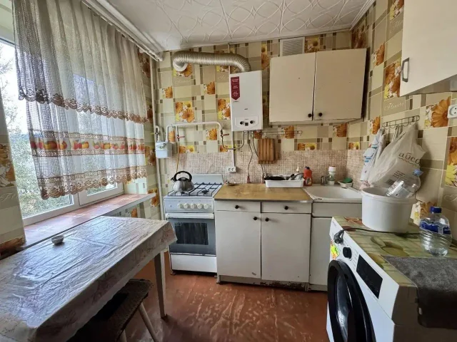 Фото: 2 комнатная 42м2 4/5эт ул. Советская д.14 (ост. Чапаева) Луганск!!!