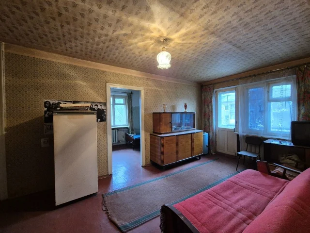 Фото: Продам 2х ком.кв-ру, пр.Победы 54, 3/5, р-он мелодии. Отличное расположение дома. Квартира очень тёплая и светлая, состо