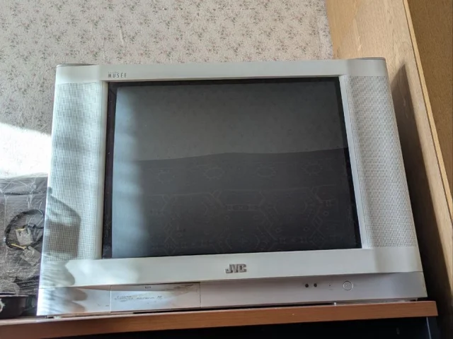 Фото: Продам полностью рабочий телевизор JVC с пультом
