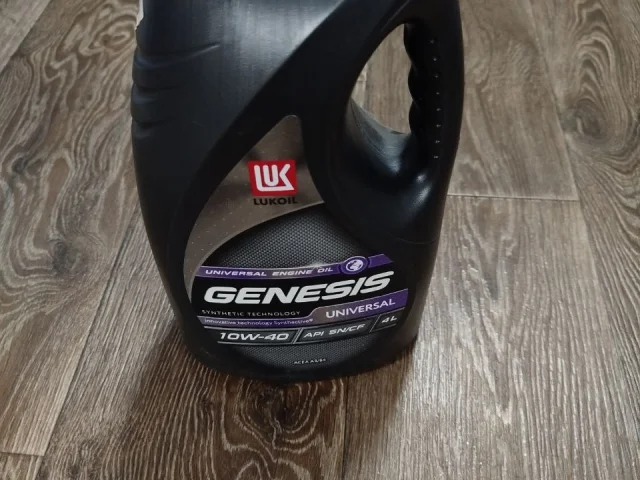 Фото: Продам синтетическое автомобильное масло Genesis lukoil. Цена1800.луганск. или ЛС