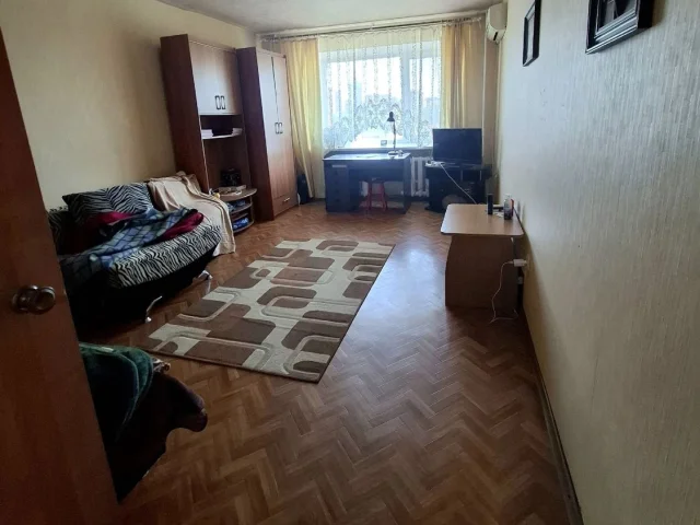 Фото: Продается светлая однокомнатная квартира в Ворошиловском районе по адресу: ул. Коваля, 86. Общая площадь — 40 м²