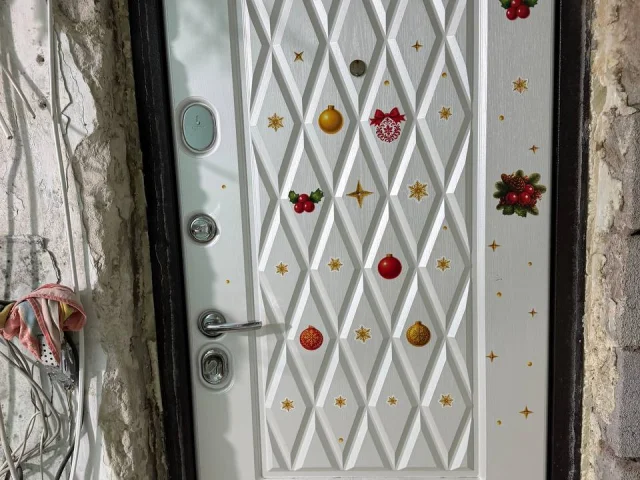 Фото: Продам дверь в хорошем состоянии. Донецк. Самовывоз. Поможем с доставкой