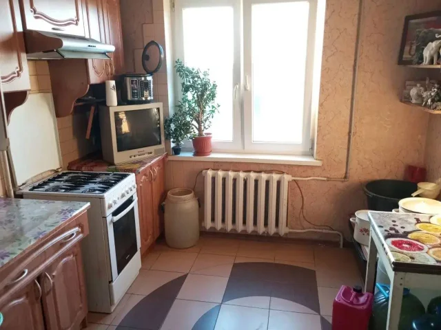 Фото: Продам 3-комнатную квартиру в Донецке на Текстильщике, по ул.Петровского, 8/9эт.дома. Квартира крупногабаритная, 66кв.м,