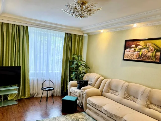 Фото: Сдается 3к квартира. Буденновский район, Ул. Независимости, 3 этаж