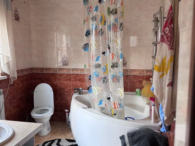Фото: Сдается дом в Ленинском районе , улица Севастопольская. Вода 24/7 , установлена новая газовая колонка. В доме имеется вс