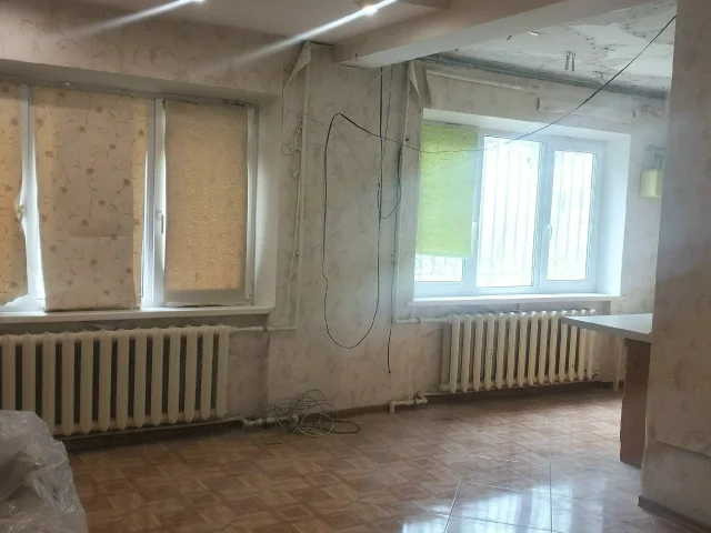 Фото: Горловка !!! Продается 1 ком.кв-ра, район Собора ул. Гагарина 65 ,1/5. Квартира-студия, угловая, но тёплая , высокий фун