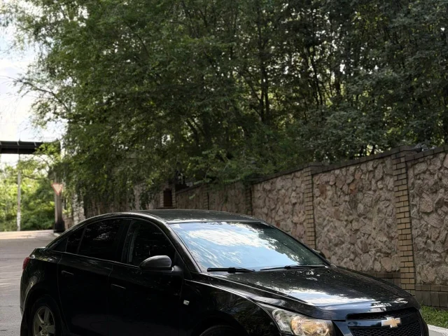 Фото: В продаже Chevrolet Cruze 2013 года