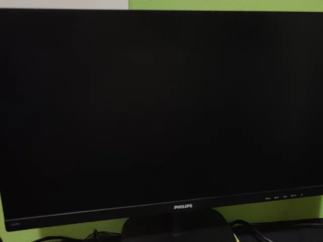 Фото: Продам монитор Philips (ips 75hz) Практически новый. Полностью рабочий, засветов, битых пикселей нет. Есть слабо заметны