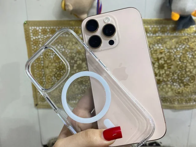 Фото: Продам свой iPhone 16 Pro 256gb Desert eSIM