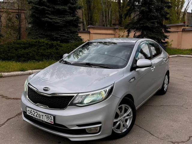 Фото: Kia Rio серебристого цвета, 2016 г, 1.6 (123 л.с.), АКПП Aisin