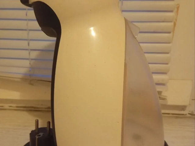 Фото: Кофемашина Nescaffe Dolce gusto. В отличном состоянии, рабочая. Нужно поставить держатель для капсул ( есть на Озоне). 2