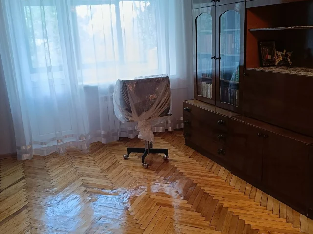 Фото: Продам 3-х комнатную квартиру ЦГР, пр. Победы 95, 5/5, общ.пл.51кв.м., дом кооперативный, угловая , светлая, чистенькая,