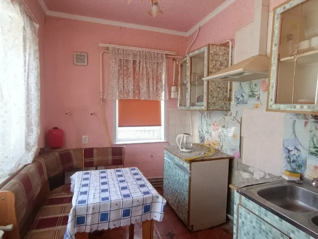 Фото: Горловка. Продам газифицированный дом, пос. Мирный, ул. Василевского, общ. площадь 70м2, полностью жилой, в доме сделан 