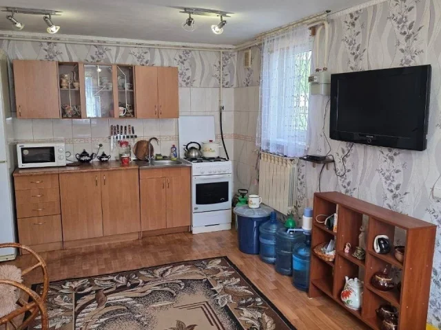 Фото: СРОЧНАЯ ПРОДАЖА! СНИЖЕНИЕ ЦЕНЫ!! ПРОДАМ ДОМ‼ГОРЛОВКА, ж/м РУМЯНЦЕВО, улица КАЛАШНИКОВА, общая площадь 88 кВ.м., большой 