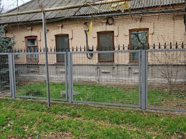 Фото: Продам дом, г. Мелитополь, улица Московская, район жд вокзала , на участке 19 сот.Большой, широкий двор .Дом площадью 11