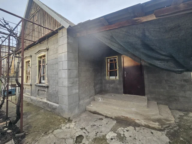 Фото: ✅Продам в г.Мелитополь, Дружбы, р-н многоэтажки, не большой домик 46.3 м2 общей площадью. Две жилые комнаты, прихожая, к