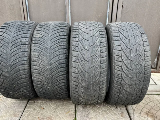 Фото: Продам!!! Зимний комплект резины!!! Перед липучка “TIGAR” R18 235/45 и зад шипы “MICHELIN” R18 245/40 цена за 4шт 15тыс 