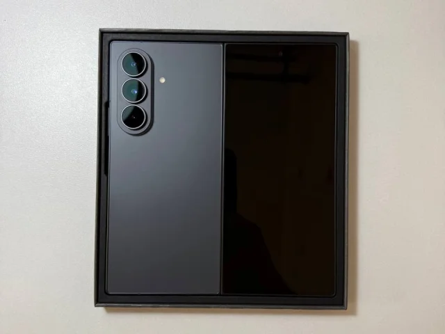 Фото: Samsung Galaxy Z Fold 8 Ultra 12/256GB Graphite глобальная версия. В использовании 2 недели. На гарантии. Рассмотрю обме