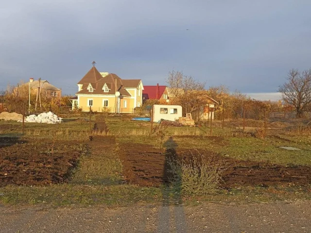 Фото: Продам участок под строительство дома Луганск п. Видный в первой линии по ул Энтузиастов 10соток + 2 сотки перед двором