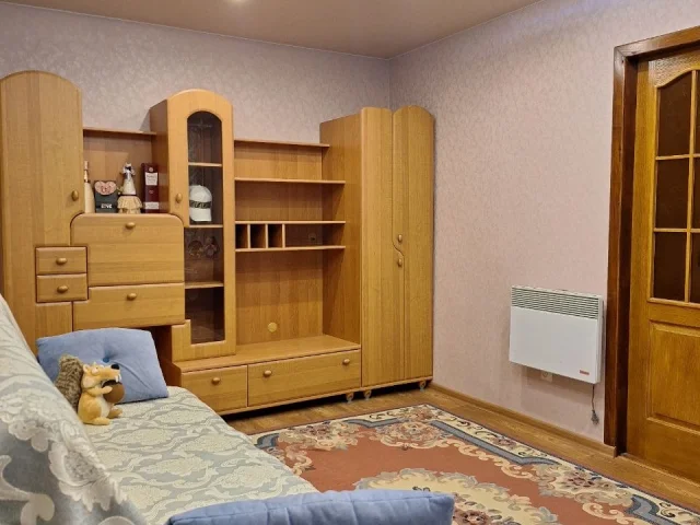 Фото: ПРОДАМ 2х-комнатную благоустроенную квартиру в хорошем районе г. Мелитополь. Рядом парк, остановка, магазины, школа. Док