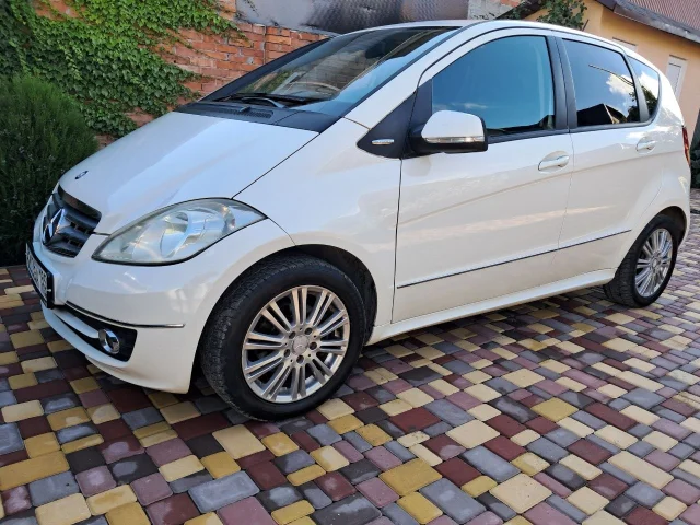 Фото: Mercedes-Benz A-170,2010г.в.1,7 бензин,Акпп,пробег 109т.км.обслужен,салон комбинированная кожа,круиз,складывание зеркал,