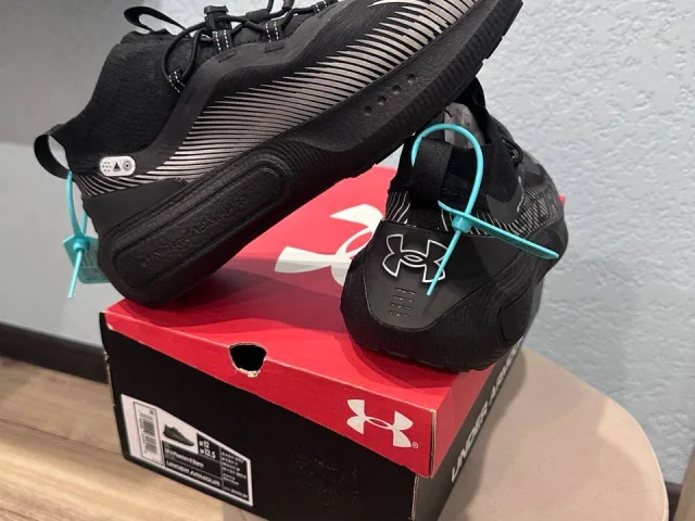 Фото: Оригинал!Кроссовки Under Armour Phantom 4 Storm. Эталон Спорта! Водоотталкивающая мембрана Storm, разработанная самим пр