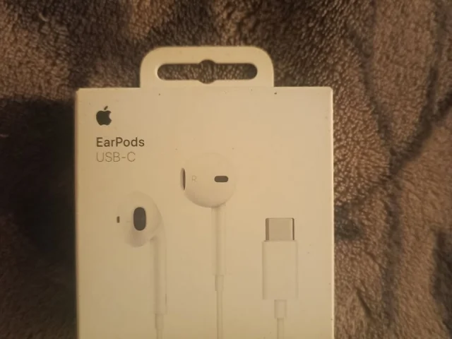 Фото: Проводные наушники Earpods. Коробка не распечатывалась, состояние новое. Причина продажи : не нужны