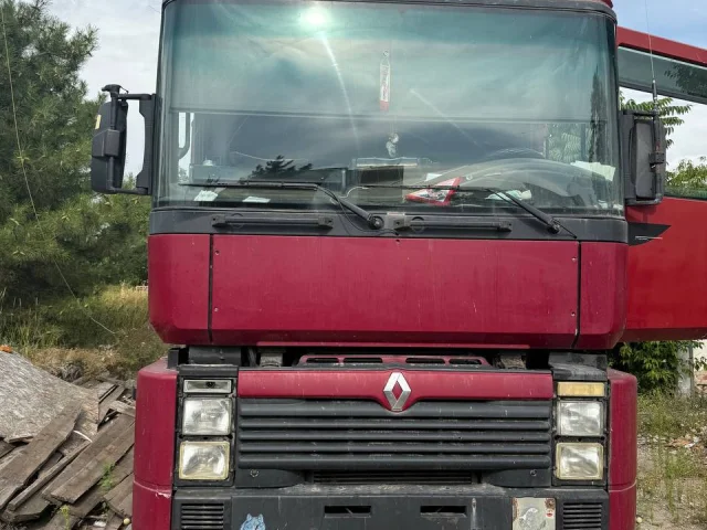 Фото: Продаётся тягач Renault Magnum