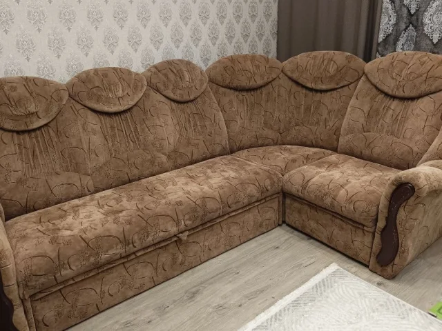 Фото: Продам диван, в хорошем состоянии. Размер 2.75*1.7. Самовывоз, Петровский район