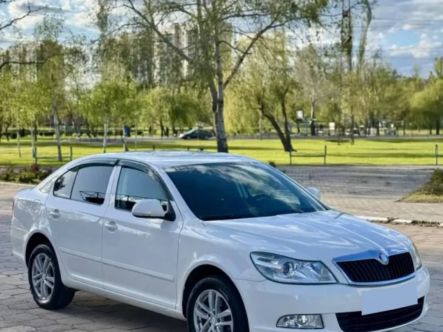 Фото: Продаю Skoda Octavia A5 рестайлинг 2013 года, 1.6 BSE бензин, автомат 6-ступенчатый