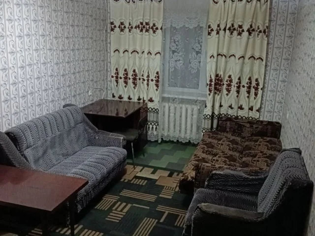 Фото: Сдам от хозяина 2-комн. кварт. на Авиацентре (за Семьёй). Дом кирпичный, 1/5 эт. Пластиковые окна, мебель, газовая колон