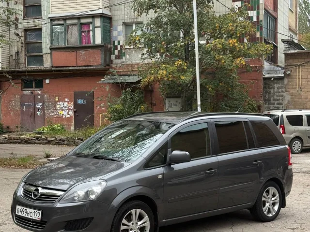 Фото: Продается Opel zafira 2012 год рестайлинг 1.8 МКПП 7 местный -Пробег 174.000 км родной